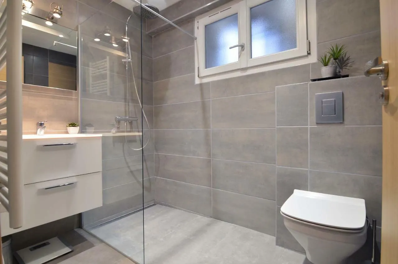 Apartment Wood & Bricks, Appartement 1 Chambre Au Calme - Centre Ville - Wifi Biarritz